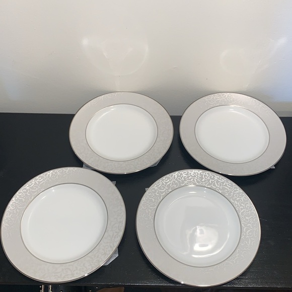 Mikasa Parchment Salad Plates.  Lot of 4.  NWT. Made in Thailand. - Picture 1 of 5